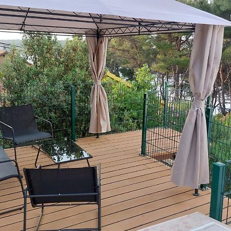 Janus Apartments Йелса Екстериор снимка