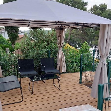 Janus Apartments Йелса Екстериор снимка