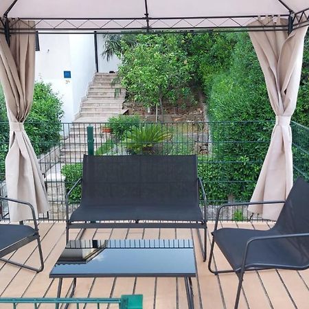 Janus Apartments Йелса Екстериор снимка