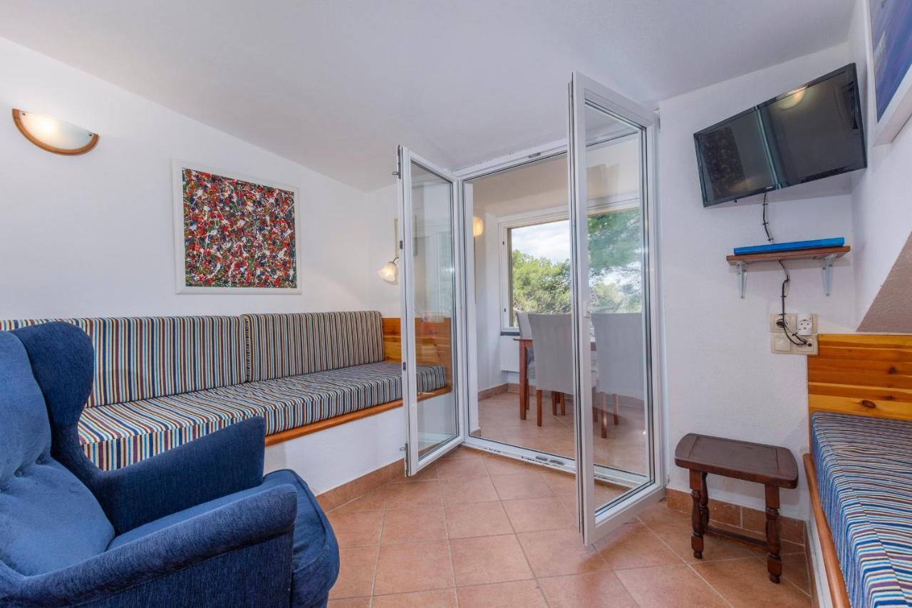 Janus Apartments Йелса Екстериор снимка