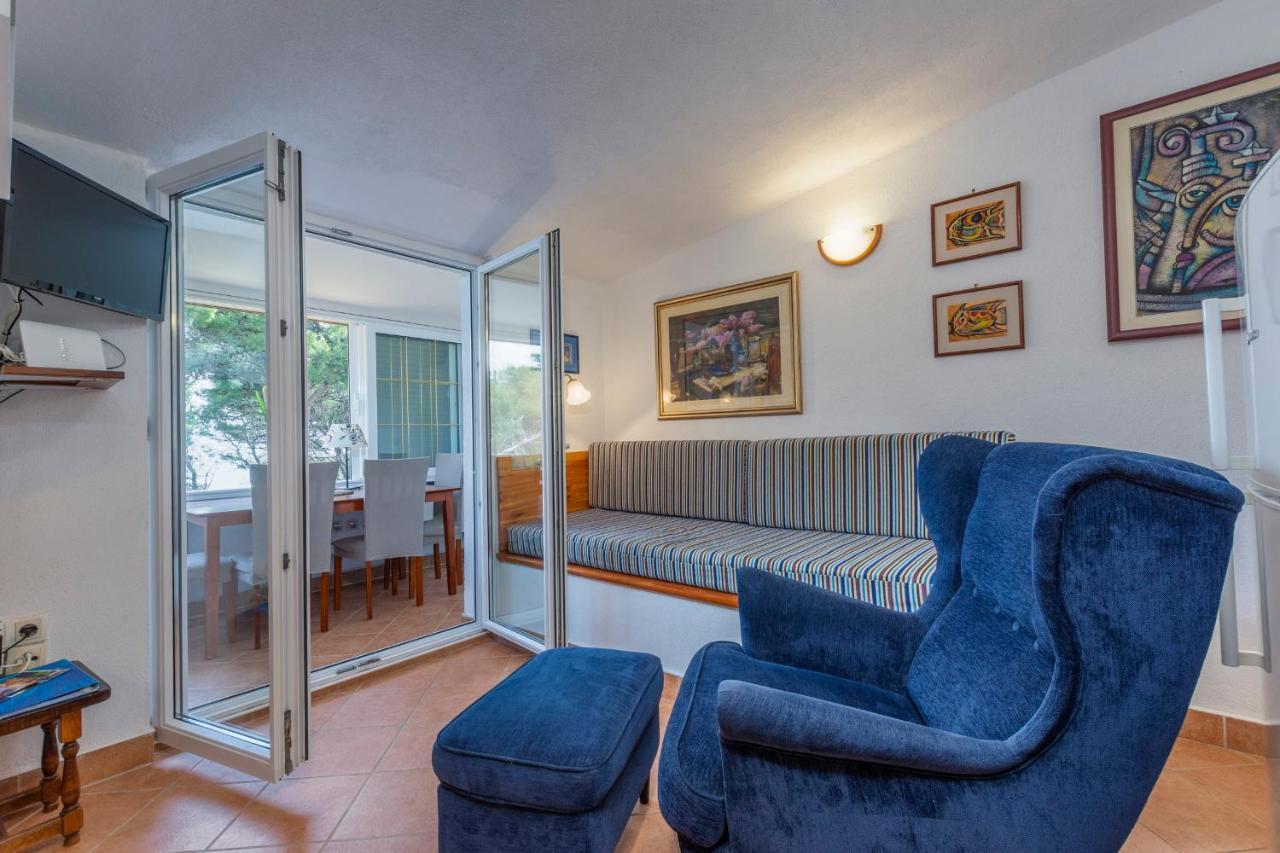 Janus Apartments Йелса Екстериор снимка