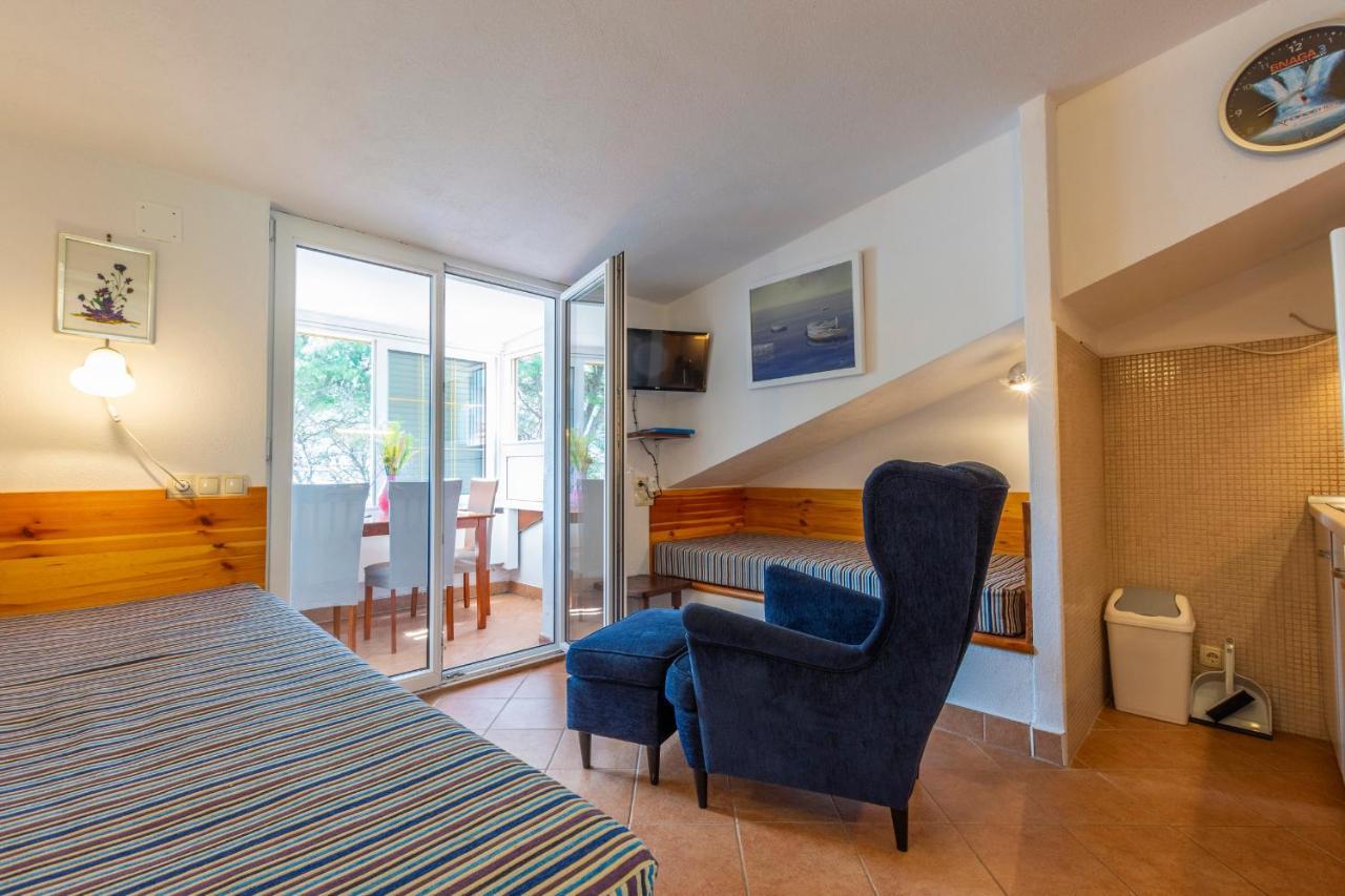 Janus Apartments Йелса Екстериор снимка