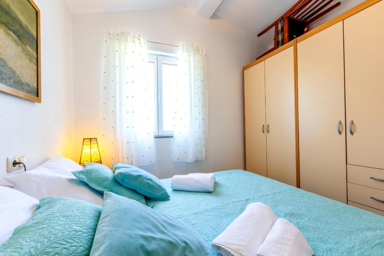 Janus Apartments Йелса Екстериор снимка