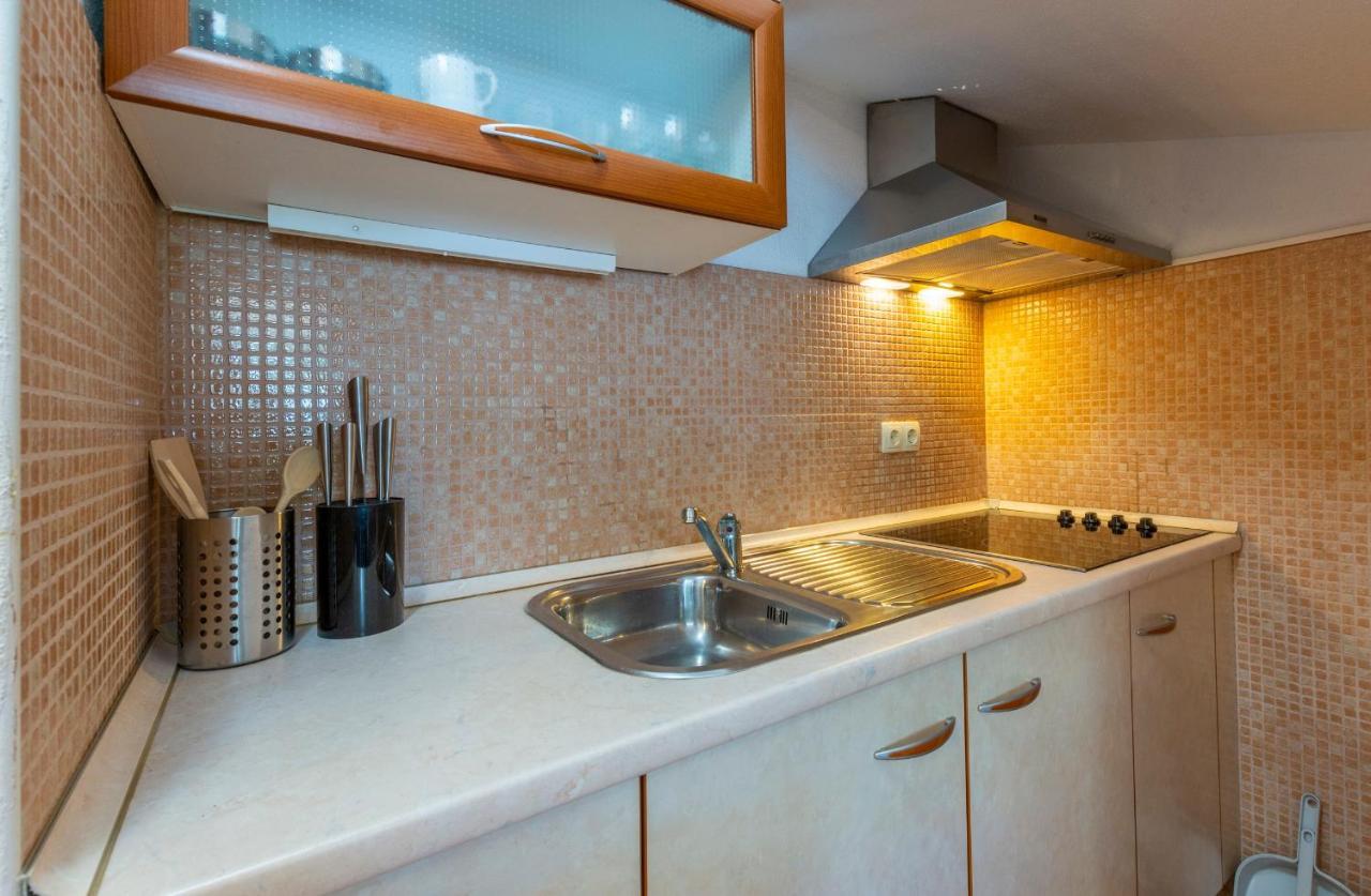 Janus Apartments Йелса Екстериор снимка