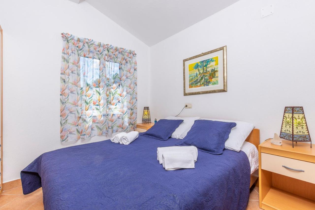 Janus Apartments Йелса Екстериор снимка