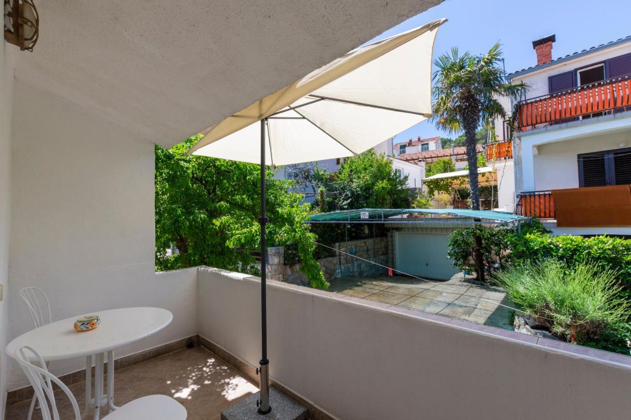Janus Apartments Йелса Екстериор снимка