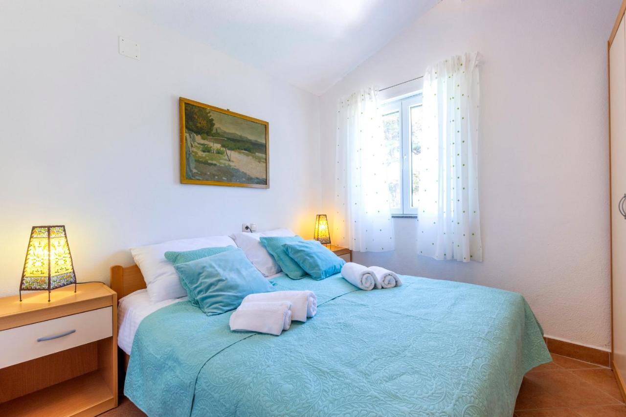 Janus Apartments Йелса Екстериор снимка
