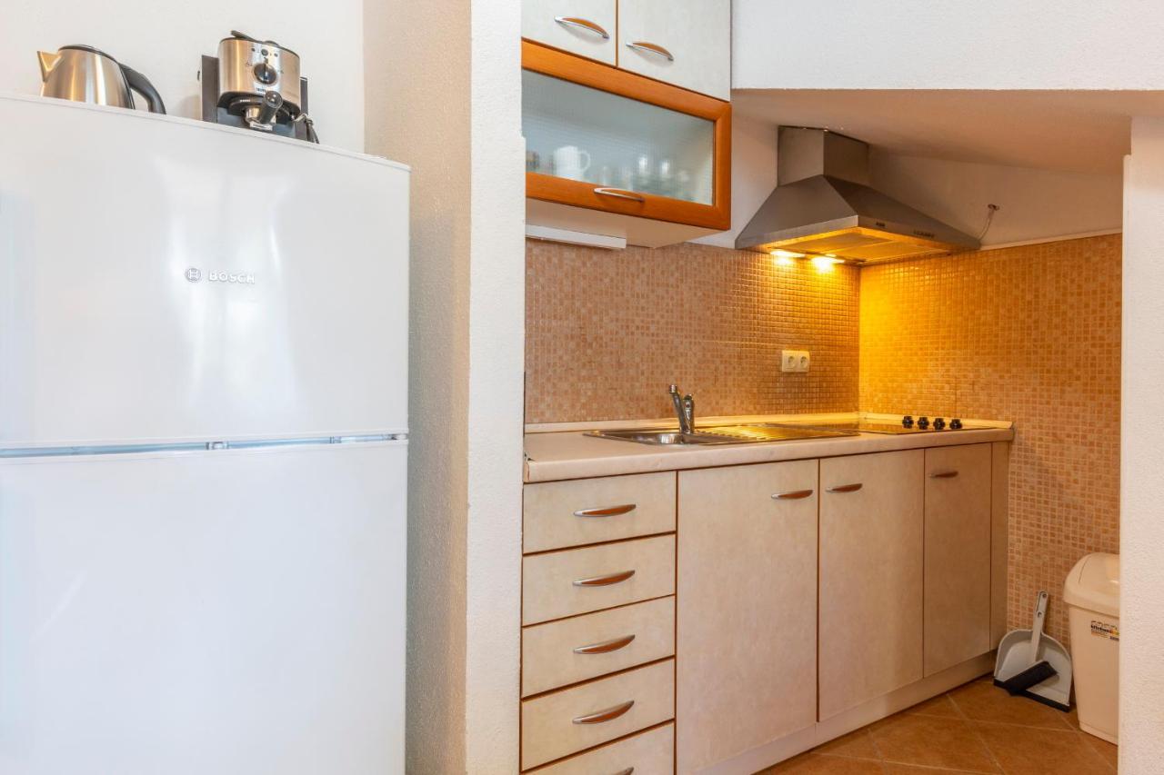 Janus Apartments Йелса Екстериор снимка