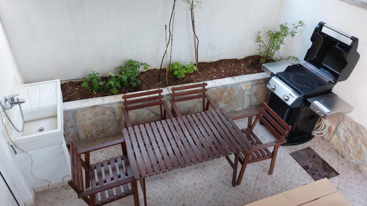 Janus Apartments Йелса Екстериор снимка