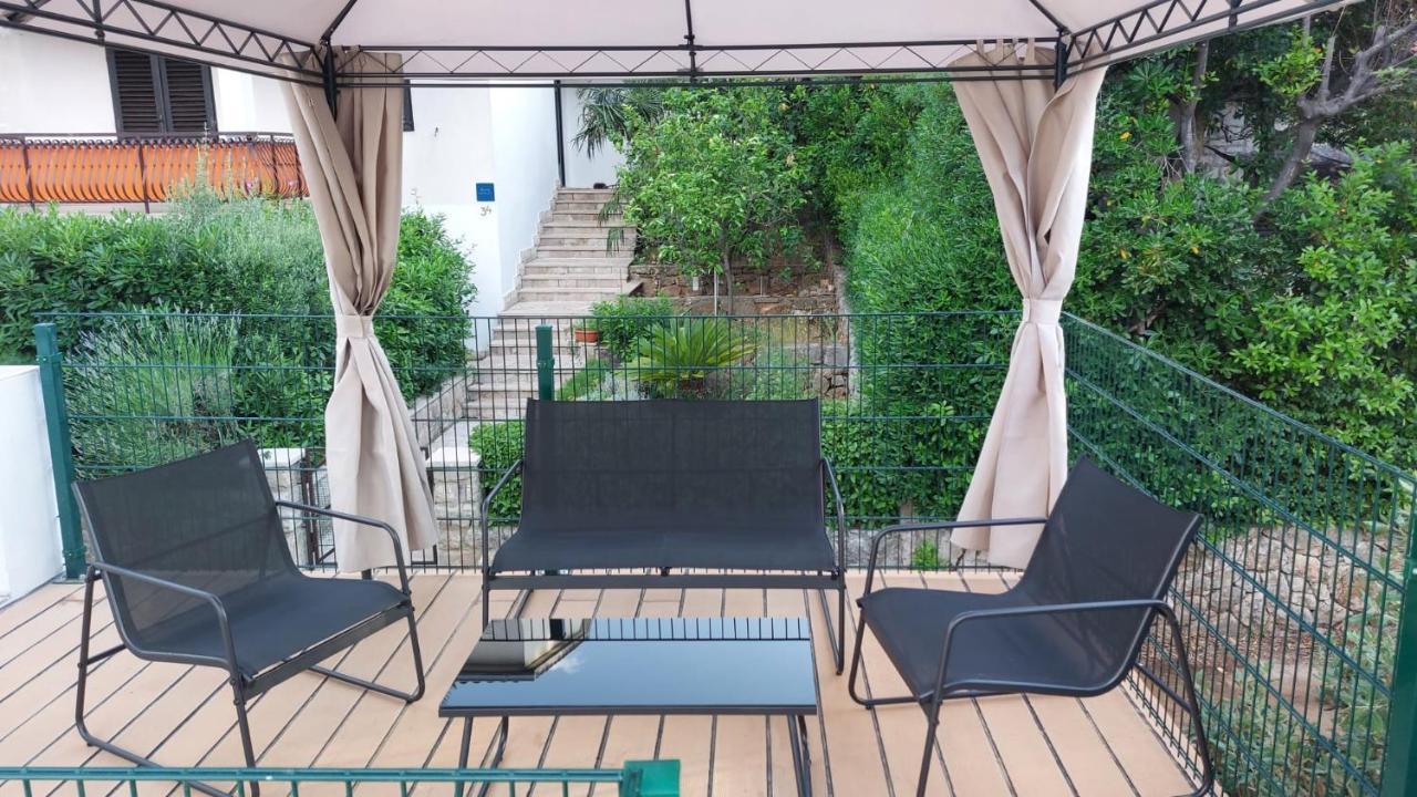 Janus Apartments Йелса Екстериор снимка