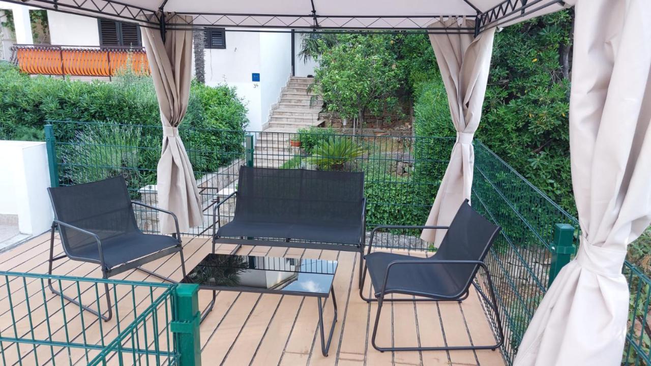 Janus Apartments Йелса Екстериор снимка